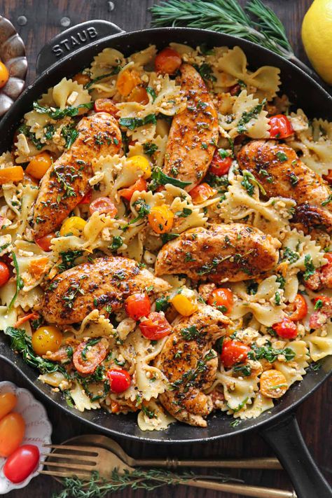 Chicken Feta Pasta with tomatoes and spinach. Feta Pasta With Spinach, Chicken Feta Pasta, Julia's Album, Chicken Feta, Pasta With Spinach, Feta Chicken, Leftover Chicken Recipes, Cherry Tomato Pasta, Feta Pasta