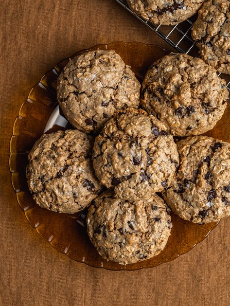 Tahini Oatmeal Chocolate Chip Cookies Tahini Oatmeal Cookies, Mevy Diet, Tahini Oatmeal, Cardamom Recipes, Tahini Granola, Tahini Chocolate Chip Cookies, Healthy Peanut Butter Cookies, Granola Cookies, Tahini Cookies