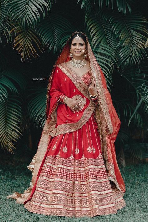 Red Bridal Look, Red Wedding Lehenga Bridal Collection, Bridal Lehenga Look, Bridal Red Lehenga, Bride Red Lehenga, Trending Bridal Lehenga 2023, Red Colour Lehanga For Bride, Red Colour Lehenga Bridal, Luxury Red Wedding Lehenga