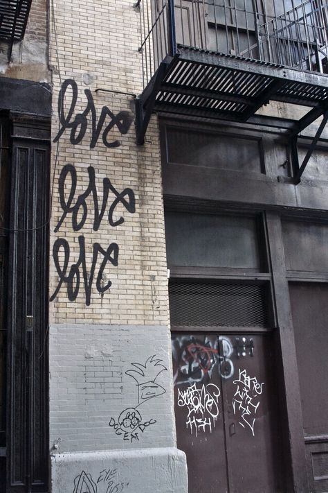 Love Love Graffiti, Graffiti Tagging, Street Art Graffiti, Public Art, Banksy, Artsy Fartsy, Graffiti Art, New Yorker, Urban Art