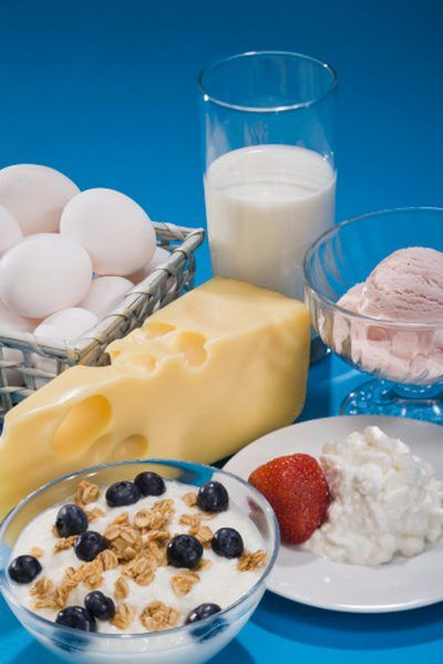 Yogurt and other dairy foods contain probiotics, which combat yeast infections. Weight Gain For Kids, Uric Acid Food, High Calorie Snacks, 500 Calories A Day, Reflux Diet, Smoothies For Kids, Healthy Weight Gain, High Calorie Meals, Dash Diet