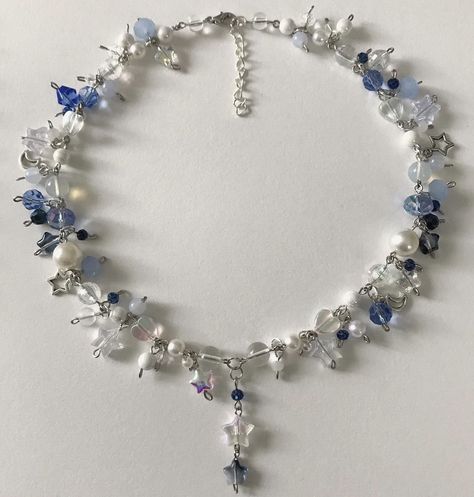 cluttered blue beaded necklace handmade by @draculajewels on instagram Cute Blue Necklace, Cluttered Necklace, Clutter Necklace, Blue And White Necklace, Necklaces Blue, Diy Beaded Rings, Blue Beaded Necklace, Beads Bracelet Design, Jewelry Accessories Ideas