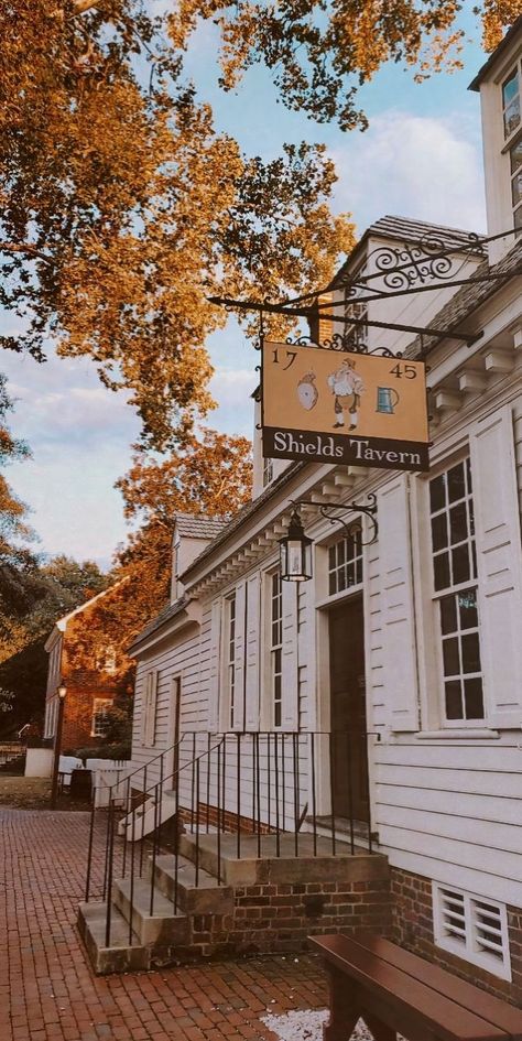 Colonial Williamsburg Fall, Colonial America Aesthetic, Colonial Aesthetic, American Village, Fall Garden Wedding, New England Colonial, Colonial History, Colonial America, Colonial Williamsburg