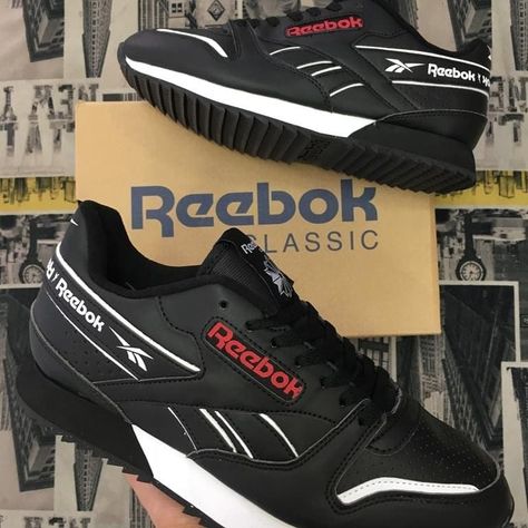 Blanco White, Reebok Classic Leather, Reebok Classic, Classic Leather, Hoka Running Shoes, Puma Sneaker, Running Shoes, Platinum, Running