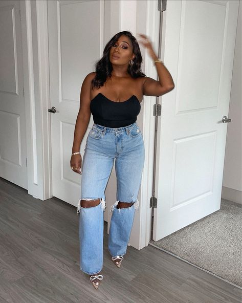 Brittney Cherelle, Dad Jeans Outfit Women, Dad Jeans Outfit, 90s Jeans Outfit, Jeans Outfit Women, Timeless Outfits, Style Steal, Dad Jeans, Relaxed Jeans