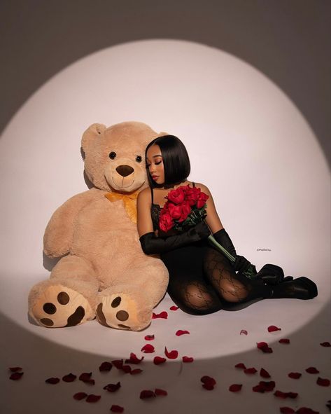 Valentine Themed Photo Shoot, Vday Photoshoot With Teddy Bear, Valentines Day Photoshoot Teddy Bear, Big Teddy Bear Photoshoot, Valentine’s Day Photo Shoots, Valentine Birthday Photo Shoot, Valentines Diy Photoshoot, Valentine’s Day Photoshoot Ideas, Solo Valentines Photoshoot