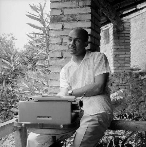 Surreal Encounters in Ralph Ellison’s ‘Invisible Man’ - The New York Times Ralph Ellison, Ap Literature, Black Writers, Richard Wright, National Book Award, Invisible Man, Best Novels, Banned Books, School Board