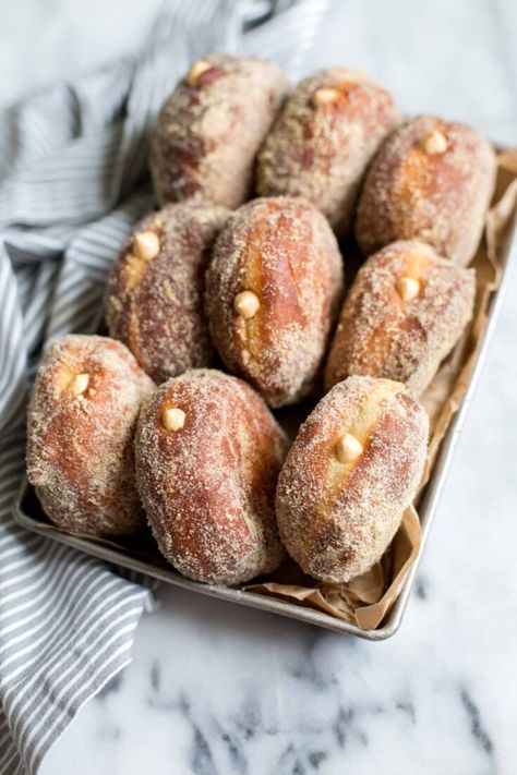 These pumpkin cheesecake doughnuts are brioche doughnuts filled with pumpkin cheesecake and coated in ground graham cracker sugar. Pumpkin Cheesecake Donut, Donut Cheesecake, Cheesecake Donut, Brioche Doughnuts, Donut Aesthetic, Winter Brunch, Fried Donuts, Powdered Donuts, Breakfast Goodies