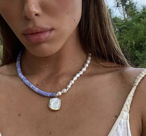 Spring 2024 Jewelry Trends, Pearl Necklace Choker, Diamond Pendants Designs, Diy Jewelry Necklace, Choker Jewelry, Beaded Necklace Diy, Beaded Jewels, Hot Jewelry, Colorful Accessories