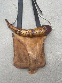 Mountain Man Rendezvous, Horn Bag, Shooting Bags, Man Gear, Powder Horn, Mountain Men, Fur Trade, Hunting Bags, Bead Loom