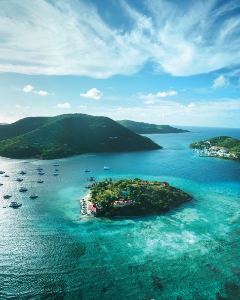 TRAVEL GUIDE: The British Virgin Islands By Boat (In One Day) - Charlotte Parent Earth Pictures, Caribbean Vacations, Romantic Vacations, Beach Destination Wedding, British Virgin Islands, Caribbean Travel, Honeymoon Travel, Island Getaway, Romantic Travel