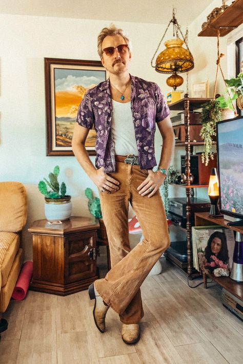 Vintage Inspired 70s Casual Summer Outfit Idea 70s Style Men Summer, Men’s 70’s Outfit, 70s Mens Fashion Cowboy, Vintage 70s Men’s Fashion, Mens 70s Outfits, 70s Casual, 70s Mens Tshirts, 70’s Outfit, 70s Photoshoot