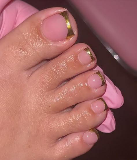 Pink And Gold Pedicure, Gold Chrome Toe Nails, Gold Toes Polish, Gold French Tip Pedicure Toenails, Gold French Tip Toes, Pink And Gold Toenails, Gold Toe Nails, Graduation Nails, Acrylic Toes