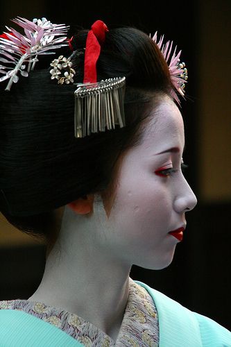 Profile of a Geisha, Kyoto | Flickr - Photo Sharing! Cute Doodle Art Easy, Doodle Art Easy, Drawing The Human Head, Drawing Ideas Creative, Profile Drawing, Face Profile, Easy Doodle, Cute Doodle, Cute Sketches