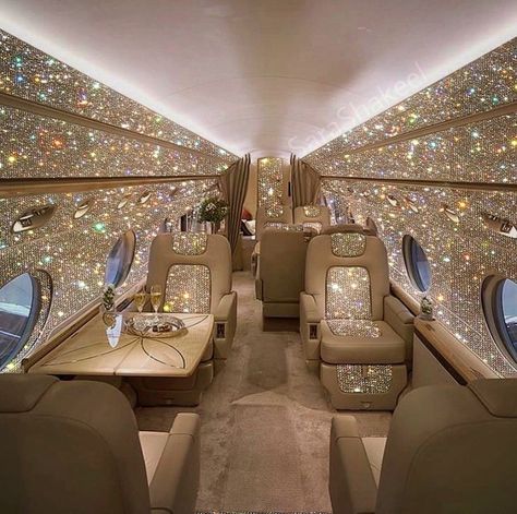 Arte Glitter, Glitter Photography, Luxury Private Jets, Boujee Aesthetic, Badass Aesthetic, Girlboss Fashion, Bloomingdales Fashion, Iu Fashion, Transparent Fashion