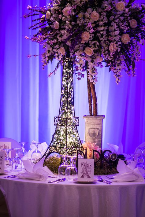 Gorgeous paris themed wedding decor ! Paris Theme Quinceanera Decorations, Paris Themed Wedding Ideas, Paris Themed Sweet 16 Party, Paris 15 Theme Party, Paris Theme Wedding Decorations, Paris Themed Prom, Paris Theme Quince, Paris Themed Wedding, A Night In Paris Quince Theme