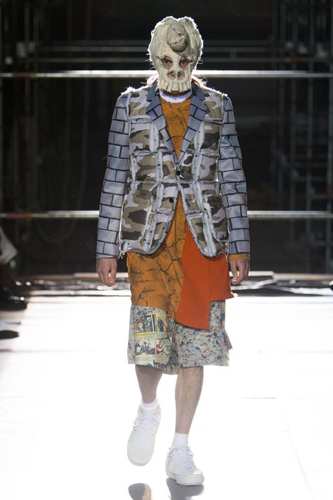 The complete Comme des Garçons Homme Plus Fall 2018 Menswear fashion show now on Vogue Runway. Commes Des Garcons, Skeleton Dress, Men In Skirts, Menswear Runway, Male Clothing, Rei Kawakubo, Textile Company, Menswear Fashion Show, Futurama