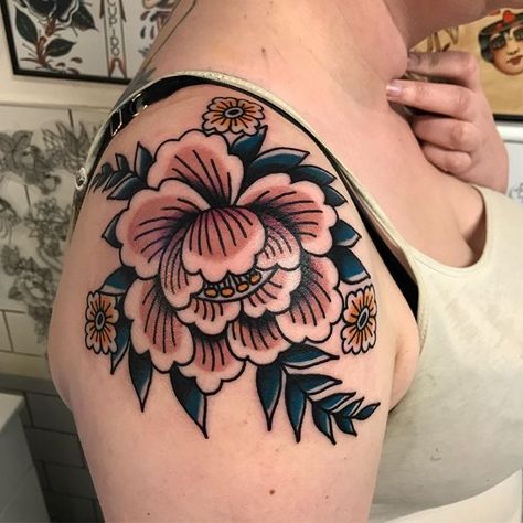 Wonder World, Traditional Tattoo Flowers, Tatuaje A Color, Peonies Tattoo, Traditional Tattoo Art, Skin Art, Piercing Tattoo, Pretty Tattoos, Thigh Tattoo