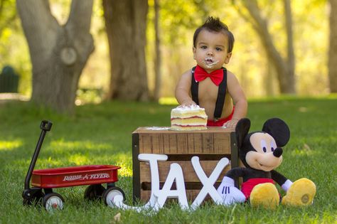 Mickey Mouse 1st birthday photo shoot! Baby Boy Photography 1 Year, Boy Birthday Pictures, Mickey Mouse Theme Party, Γενέθλια Mickey Mouse, Mickey First Birthday, Mickey 1st Birthdays, Mickey Mouse Bday, Mickey Mouse First Birthday, Mickey Mouse Clubhouse Birthday Party