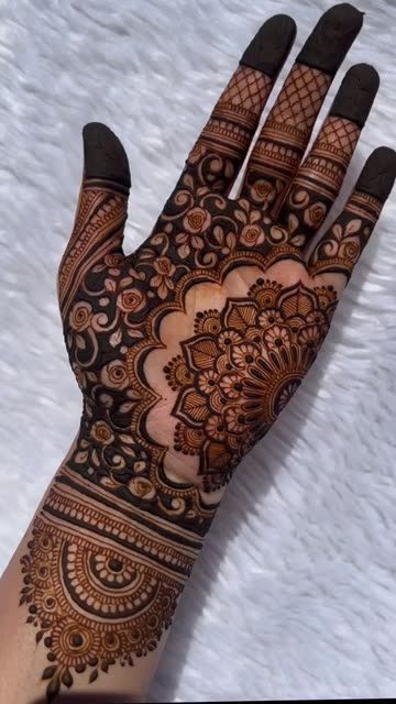 Beautiful Simple Mehndi Design, Front Mehndi Design, Mehndi Designs For Kids, Simple Mehndi Designs Fingers, Very Simple Mehndi Designs, Engagement Mehndi Designs, Pretty Henna Designs, Full Mehndi Designs, Latest Bridal Mehndi Designs