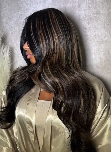 Faux Highlights Black Hair, Blonde Streaks In Black Hair, Permanent Hair Color Ideas, Black Hair With Blonde Streak, Faux Highlights, Straight Hair Ideas, Iron Curls, Hair Content, Bombshell Hair