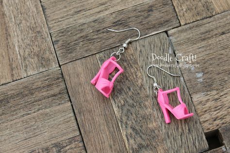 Barbie Doll Shoe Earrings! Diy Earrings Tutorial, Shoe Earrings, Weird Jewelry, Halloween Decorations Diy Outdoor, Barbie Shoes, Quirky Earrings, Diy Jewelry Inspiration, Diy Earring, Funky Earrings