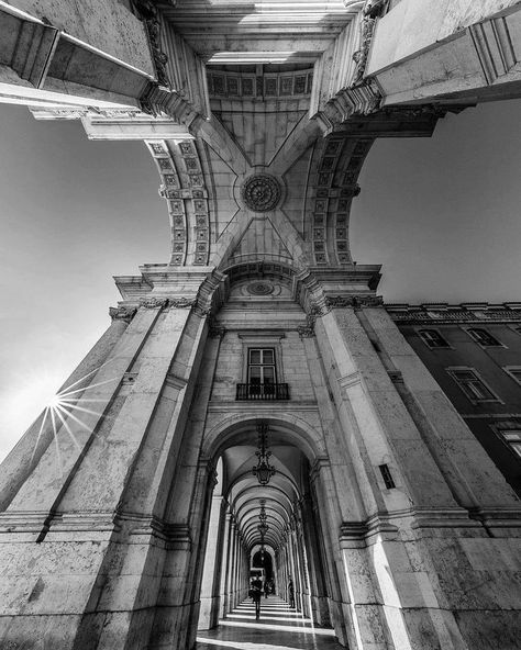 Layered Architecture, Dorian Grey, Black Architecture, Architecture Photography Buildings, Building Aesthetic, Watercolor Architecture, Photography Architecture, Structure Architecture, Photography Lessons