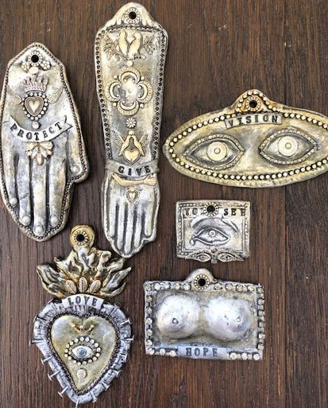 Feuille Aluminium Art, Polymer Clay Tiles, Milagros Charms, Metal Embossing Art, Shrines Art, Sacred Hearts, Heart Stencil, Metal Embossing, 3d Studio