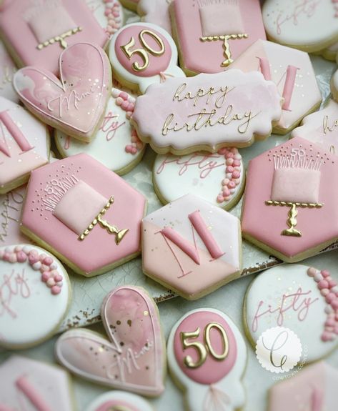 Bday Cookies, Birthday Biscuits, Adorable Food, Cocina Ideas, Happy Birthday Cookie, Mothers Day Cupcakes, Royal Iced Cookies, Fancy Cupcakes, Milestone Birthday Party