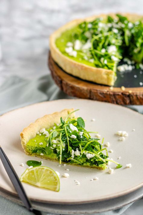 Looking for a delightful and easy-to-make quiche? Try this Feta Cheese and Green Pea Quiche with a unique avocado crust! This simple, all-in-one recipe involves no blind baking or pre-cooking for the filling, making it a hassle-free and delicious option for any meal. The blended filling provides a Spring inspired bright green presentation with fresh pea shoots on top. Great for spring brunch get-togethers and special events like Mother's Day. Quiche Presentation, Pea Quiche, Pea Pie, Green Presentation, Cafe Creative, Microgreens Recipe, Pea Shoots, Micro Garden, Easter 2024