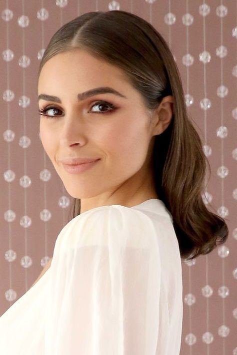 Olivia Culpo Wedge Hairstyles, Hairstyles Tutorial, Bouffant Hair, Asymmetrical Hairstyles, Hairstyles With Glasses, Shoulder Hair, Peinados Fáciles Para Cabello Corto, Funky Hairstyles, Fringe Hairstyles