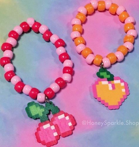 Kandi Perler Bracelets, Perler Beads Charms, Kandi Bracelets With Perler, Pearlers Rave, Kidcore Perler Beads, Rave Perler Beads, Pearler Beads Ideas Aesthetic, Kandi Ideas Singles, Rave Perler Ideas