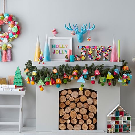 Holly Jolly Season Bright Coloured Christmas Tree, Colourful Christmas Table, Bright Christmas Tree, Colorful Christmas Decorations, Colourful Christmas, Merry And Bright Christmas, Rainbows Christmas, Merry Bright Christmas, Christmas Tree Ideas