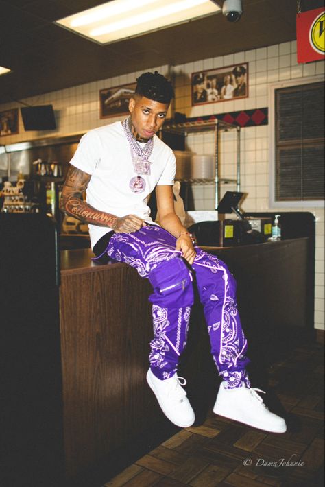 ♓︎𝗙𝙃 Rapper Outfits Men, Depay Memphis, Rapper Wallpapers, Nle Choppa, Rapper Style, Drippy Outfit, Nba Outfit, Rapper Outfits, Gangsta Style