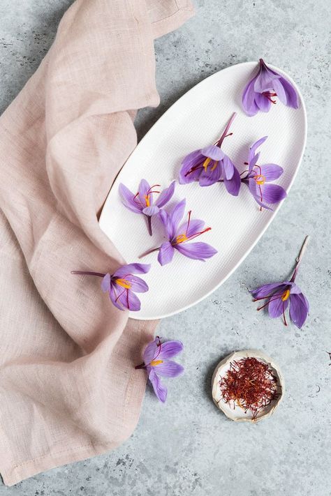 Saffron Aesthetic, Saffron Benefits, Couple Illustration Wedding, Zdrava Hrana, Side Pic, Food Photography Dessert, Saffron Extract, Saffron Flower, Spices Packaging