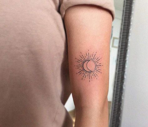 Simple Sun Upperarm Tattoo eweltattoo Small Sun Tattoo, Simple Sun Tattoo, Sun Tattoo Ideas, First Tattoo Ideas, Tattoo Sonne, Sun Tattoo Designs, Skin Tattoo, Inner Arm Tattoo, Best Tattoos For Women