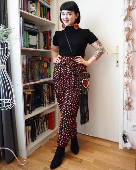 Midsize Grunge Outfits, Modest Grunge, Petite Curvy Fashion, Whimsigoth Style, Belted Trousers, Office Vintage, Petite Curvy, Business Casual Work, Stylish Work Attire