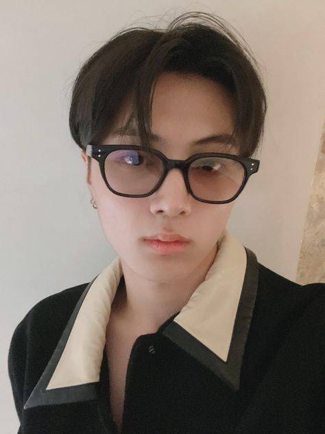 ENHYPEN WEVERSE on Twitter: "[ #제이’s Post ] 210926 #JAY: good afternoon~😎 @ENHYPEN_members @ENHYPEN #ENHYPEN #엔하이픈… " Jay Enhypen, Funny Wallpaper, Jay Park, Good Afternoon, Boyfriend Material, Boy Bands, Jay, Wattpad, Entertainment