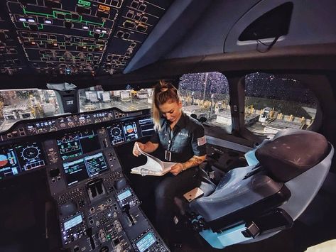 5,718 Me gusta, 24 comentarios - For more; Follow us! (@aircraftmaintenancengineer) en Instagram: "When your head hits the pillow tonight (in my case this morning), remind yourself that you’ve done…" Piolet Women Aesthetic, Lady Pilot Aesthetic, Pilot Lifestyle, Pilot Life, Aircraft Maintenance Engineer, Pilot Career, Aviation Quotes, Aviation Education, Jet Privé