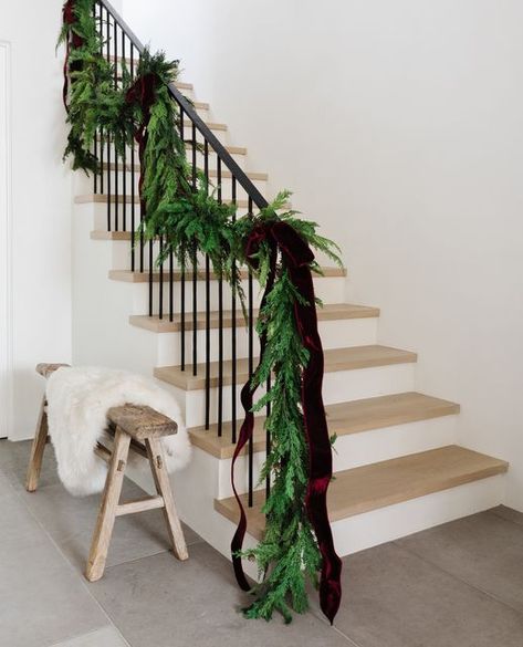 Marie Flanigan Interiors on Instagram: "A curated Christmas.⁠ ⁠ Photos @Juliesoefer⁠ ⁠ #homedecor #interiorstyling #interiordesigner #garland #wreath #stairs #christmas" Pine Garland Christmas, Norfolk Pine Garland, Stair Banister, Norfolk Pine, Stair Railings, Pine Garland, Pine Wreath, Green Tone, Natural Christmas