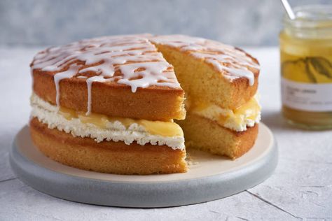 Lemon Drizzle Icing, Sandwich Cake Recipe, Lemon Sandwich, Lemon Polenta Cake, Lemon Sponge Cake, Cake Recipes At Home, Mary Berry Recipe, Polenta Cakes, Lemon Drizzle Cake