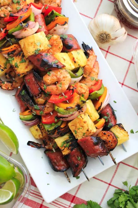 Pineapple Shrimp and Kielbasa Kabobs | The Two Bite Club | #ad @Rubbermaid Salami Pinwheels, Baked Alfredo, Bagel Brunch, Cheesesteak Skillet, Sausage Kabobs, Pot Bread, Broccoli Tots, Brunch Board, Cook Shrimp