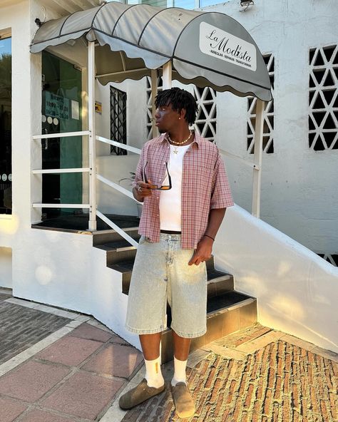 summer feeling Summer Fits Streetwear, Streetwear Aesthetic Outfits, Summer Y2k Outfits, Europe Summer Outfits, Beach Outfit Men, Festival Outfits Men, Fits Streetwear, Mens Shorts Outfits, Streetwear Inspo