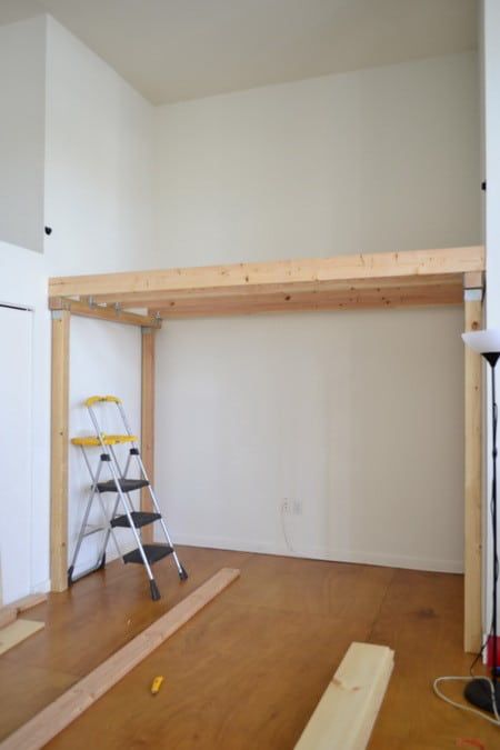 Build A Loft, Loft Beds For Small Rooms, Build A Loft Bed, Apartemen Studio, Diy Loft, Loft Flooring, Loft Floor, Beds For Small Rooms, Loft Bed Plans