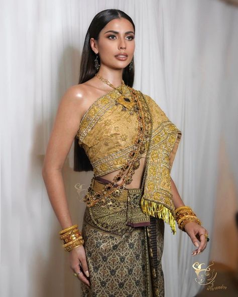 Thailand Traditional Dress, Cambodia Clothing, Thai Traditional Clothing, Thailand Traditional, Traditional Thai Clothing, Thai Costume, Thai Fashion, Thai Clothes, Thai Traditional Dress