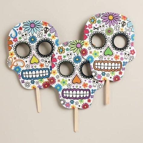 20 padrísimas calaveritas para imprimir y colorear. Mandalas de Catrinas. Mandalas de Halloween. Actividades para colorear por el Día de los Muertos. Mandalas para colorear. Dibujos para niños y adultos para pintar y relajarse. Skull Masks, Day Of The Dead Party, Den Mrtvých, Day Of Dead, Halloween Fest, Day Of The Dead Skull, Skull Mask, Mexican Party, Carving Ideas