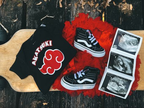 Baby Akatsuki coming soon! Baby announcement anime theme Naruto Nursery Theme, Anime Pregnancy Announcement, Naruto Nursery, Naruto Baby Shower Ideas, Second Baby Announcements, Unique Pregnancy Announcement, Creative Pregnancy Announcement, Mommy Things