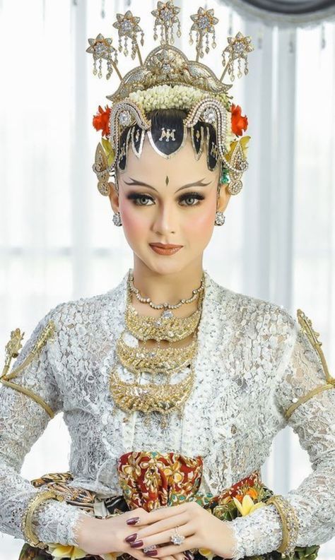 Paes Ageng, Javanese Wedding, Wedding Organization, Wedding Looks, Batik, Fashion Clothes Women, Photo Editing, Dream Wedding, Fashion Outfits