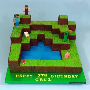 CAKESPIRATION: 25 Minecraft cakes to build Minecraft Cake Pops, Gamer Birthday Cake, Pastel Minecraft, Minecraft Cakes, Minecraft Party Decorations, Minecraft Birthday Cake, 7th Birthday Cakes, Cube Cake, Minecraft Theme