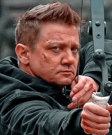 Hawkeye Haircut, Hawkeye Comic, Hawkeye Avengers, Marvel Hawkeye, Kate Bishop, Round Face Shape, Longer Hair, Clint Barton, Marvel Actors